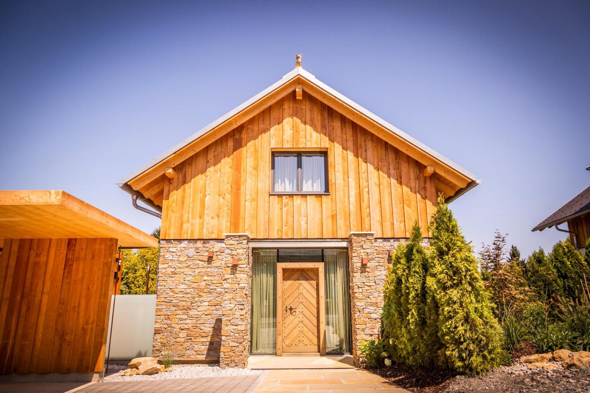 Golden Hill Country Chalets & Suites Waldschach Esterno foto