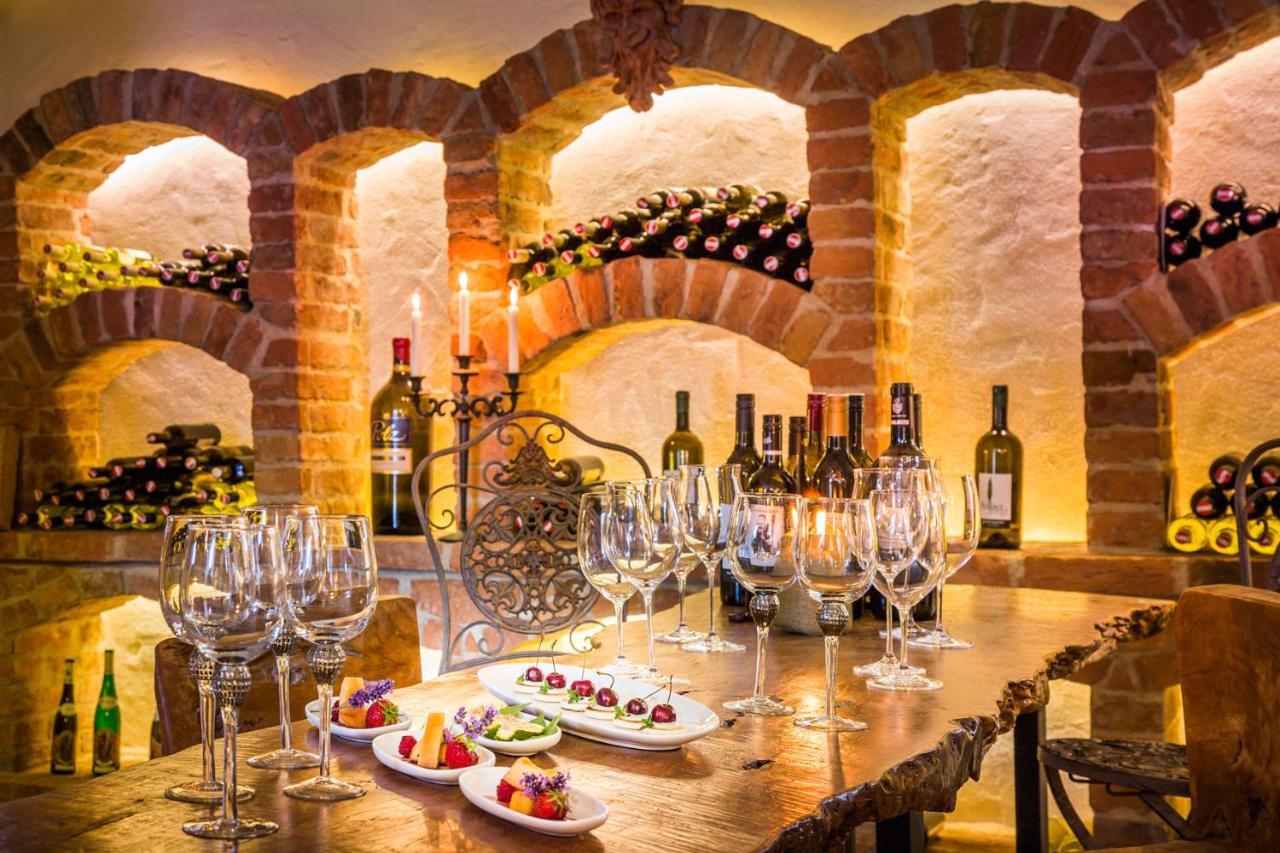 Golden Hill Country Chalets & Suites Waldschach Esterno foto