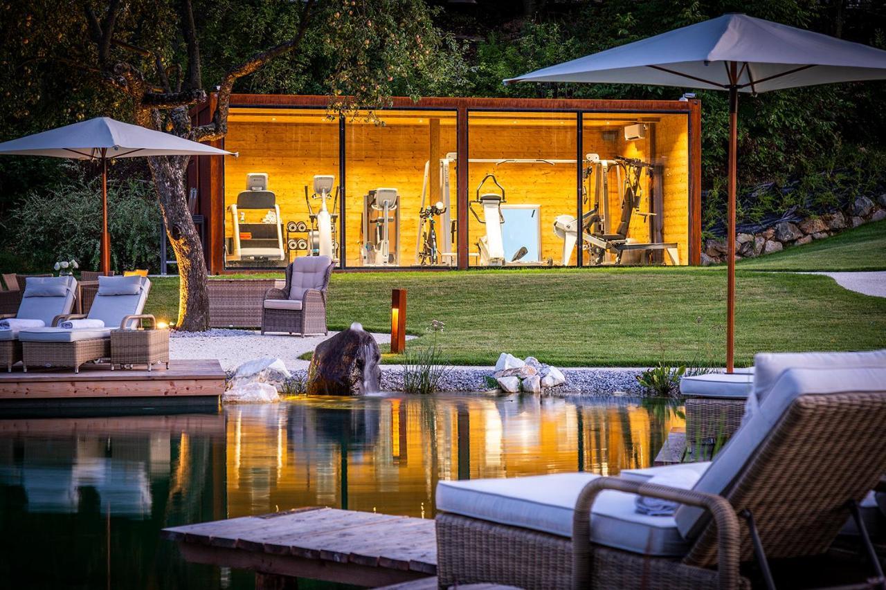 Golden Hill Country Chalets & Suites Waldschach Esterno foto