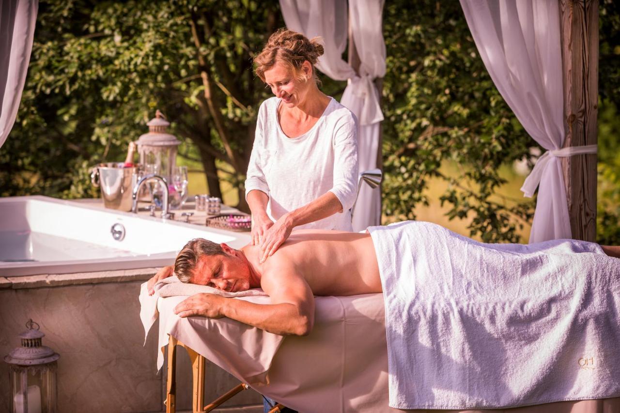 Golden Hill Country Chalets & Suites Waldschach Esterno foto